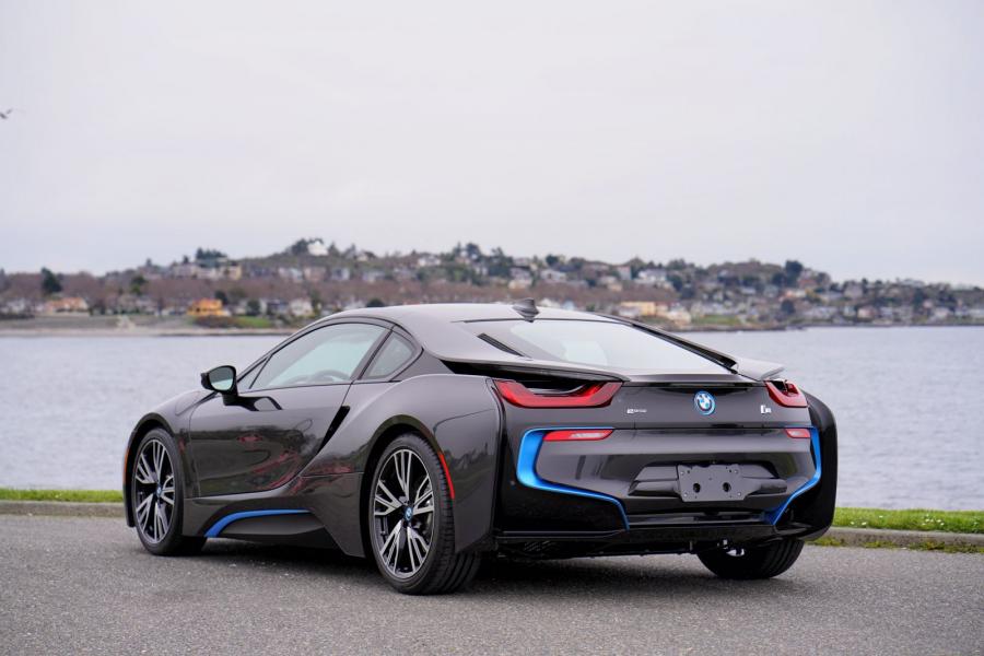  BMW i8 (I12) 2014 года  (NA) (фото 11 из 23)